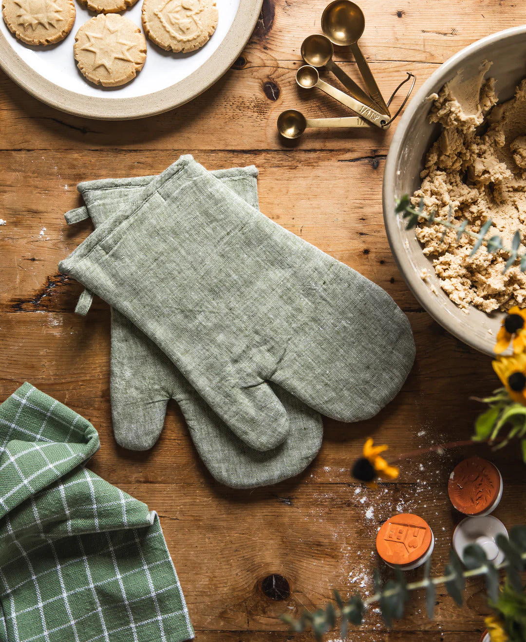 Washed Linen Oven Mitt - Image 4